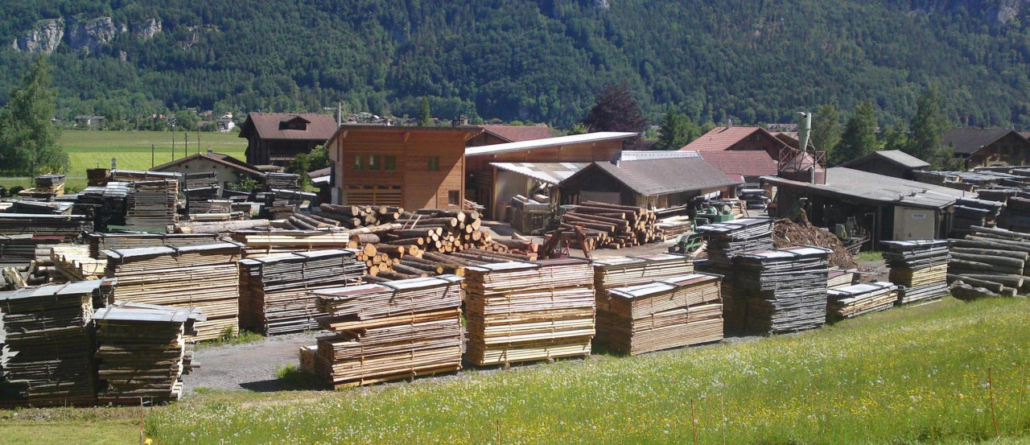 Betriebsgelände der Beer-Holz AG – Säge- und Hobelwerk in Meiringen